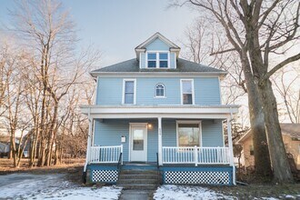 Building Photo - 806 Monroe St