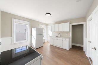 Building Photo - 22 Florence St