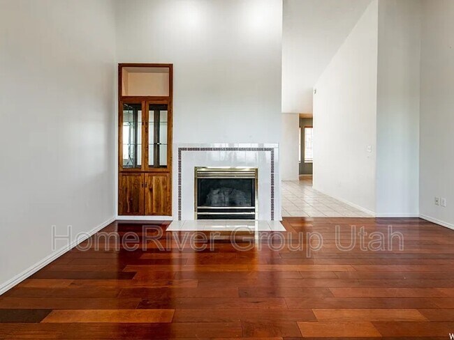 Building Photo - 4821 S Fortuna Way