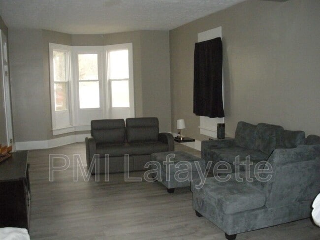 Building Photo - 128 N Perry St