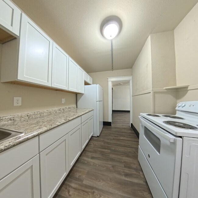 Foto del edificio - Charming 2 Bedroom 1 Bath Apartment
