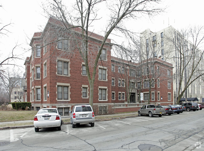 Primary Photo - Edgeview Apartments