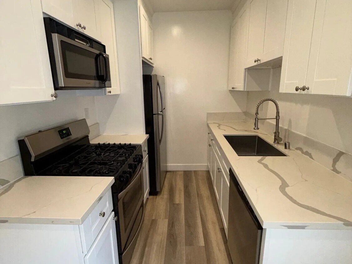 Foto principal - 4524 S Slauson Ave