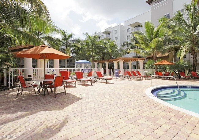Foto del edificio - 2 br, 2 bath  - 6750 NW 186th St