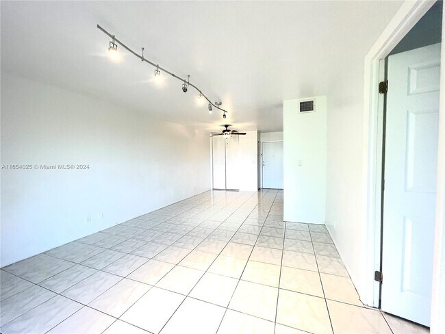 Building Photo - 2029 NW 46th Ave