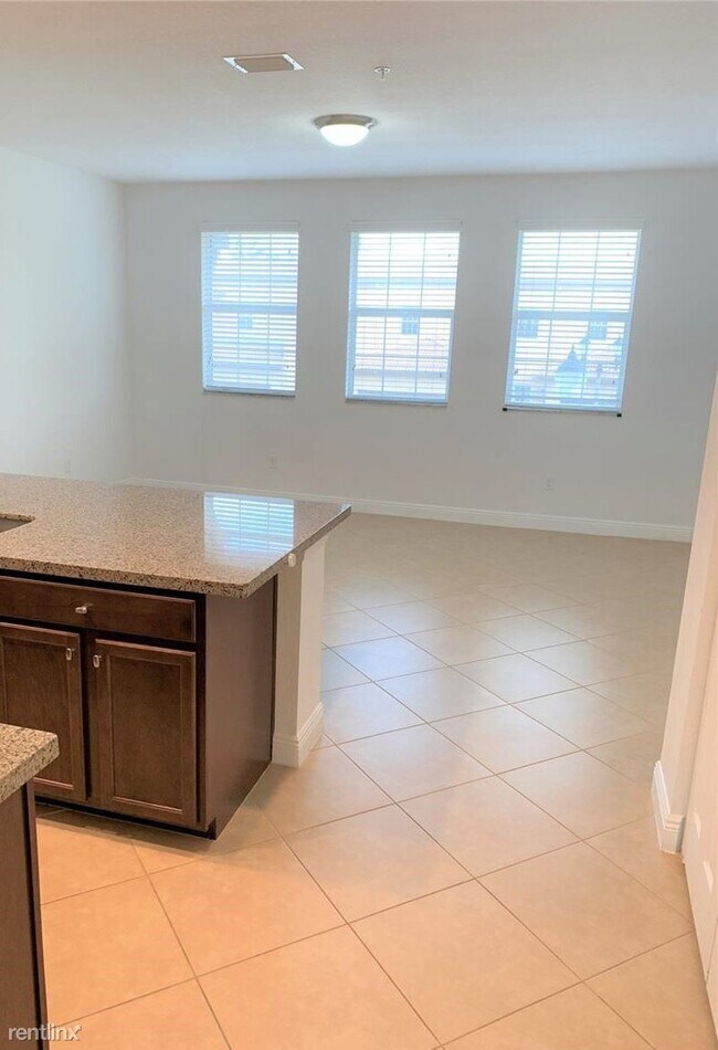 Building Photo - 2 br, 2 bath Condo - 2091 Renaissance Blvd...