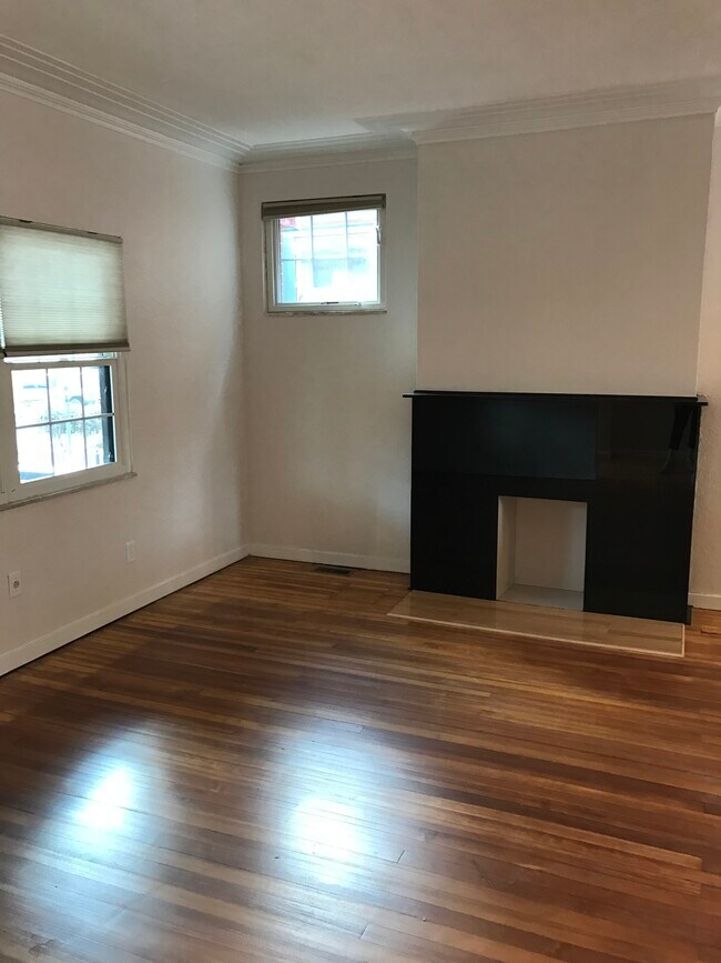 Building Photo - 1161 King Ave