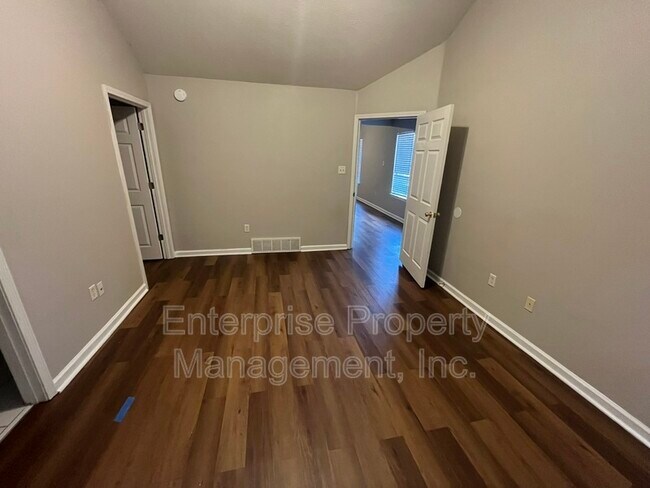 Building Photo - 1513 Estacada Way
