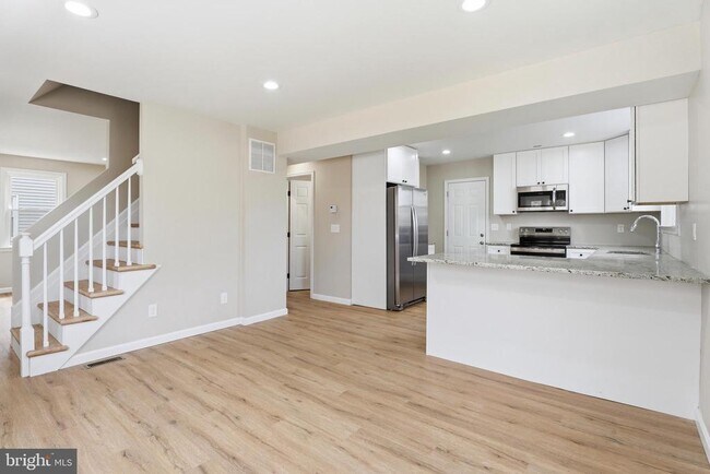 Foto del edificio - 706 Sue Grove Rd