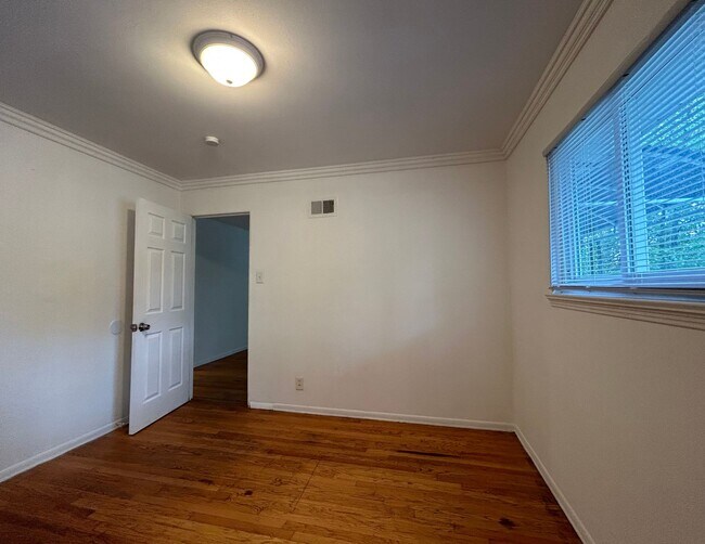 Foto del edificio - 7203 Eunice Ave