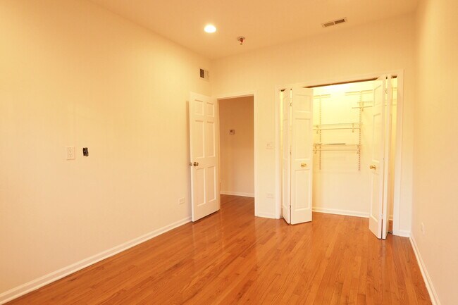 Building Photo - 2715 W Thomas St