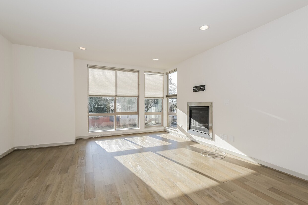 Primary Photo - 504 N 105th St