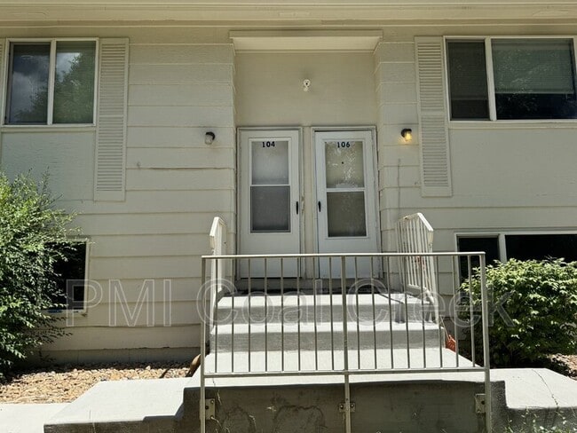Building Photo - 104 Judson St