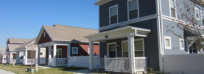 Building Photo - Emerald Ridge