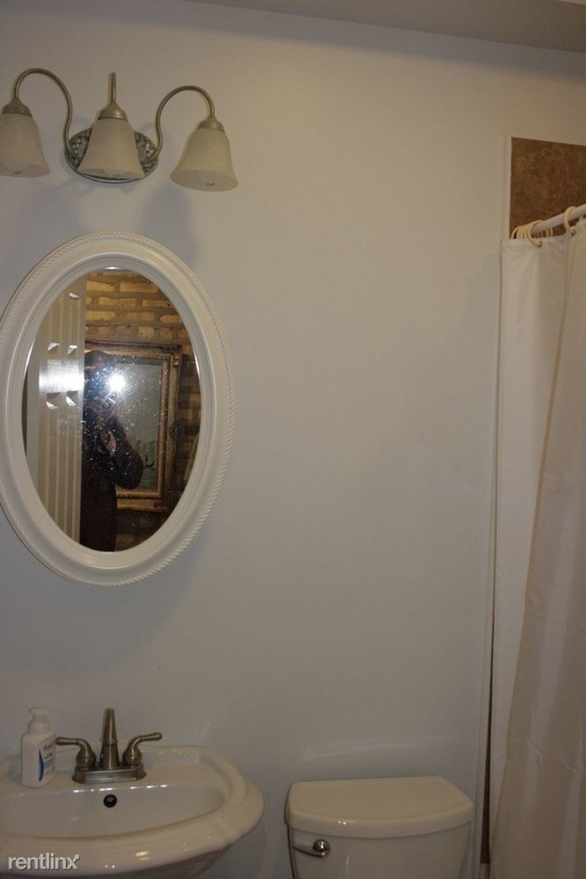 Building Photo - 2 br, 2 bath Condo - 1623 W North Shore Ave