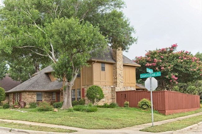 Building Photo - 4337 Country Club Dr