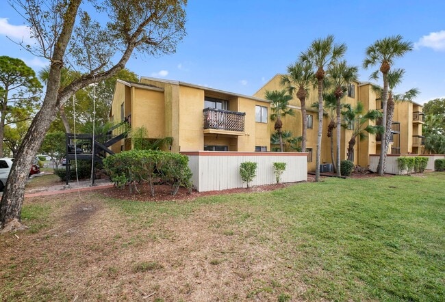 Building Photo - Affordable 2 bedroom 2 bathroom Condo in Fort Myers