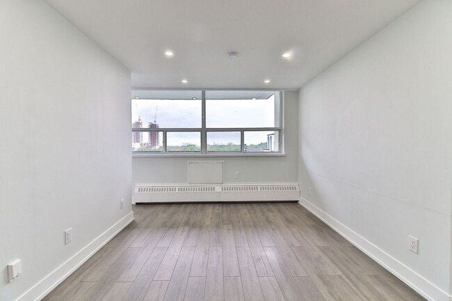 Building Photo - 15 Walmer Rd