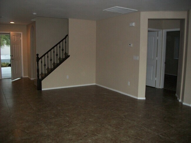Foto del edificio - Beautiful 4 Bedroom Home with Granite Coun...