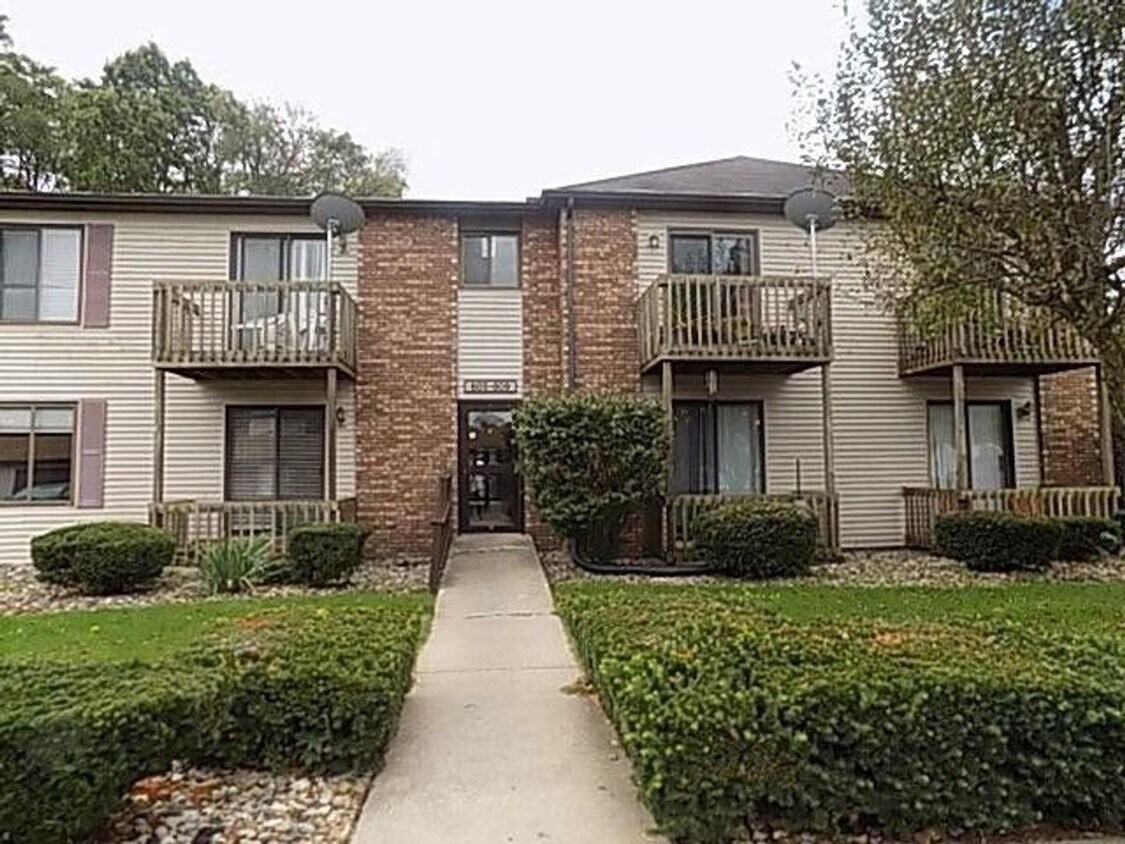 Primary Photo - 807 Clarinet Blvd