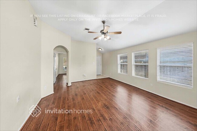 Foto del edificio - 19811 Whispering Hollow Ln