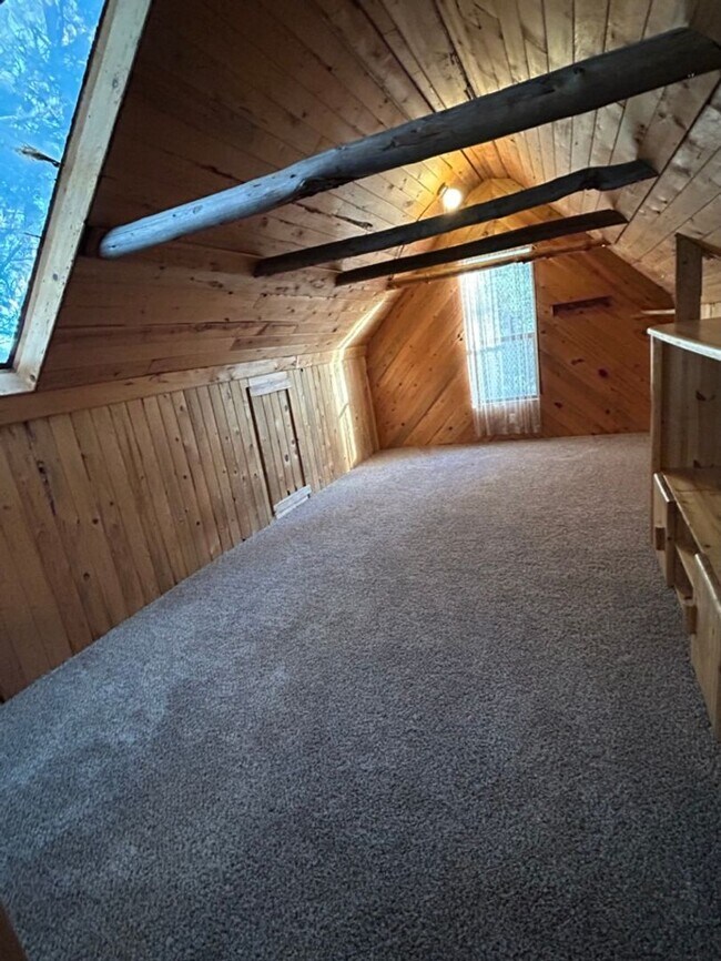 Building Photo - Charming Cabin Directly on the Little Deschutes