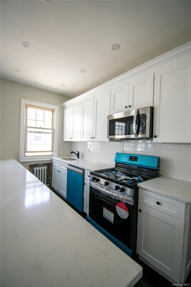Foto del edificio - 840 Seaman Ave