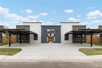 Building Photo - 14 Hillside S Ave