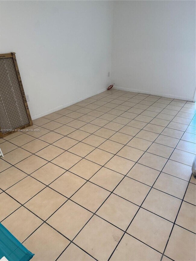 Foto del edificio - 870 SW 129th Pl