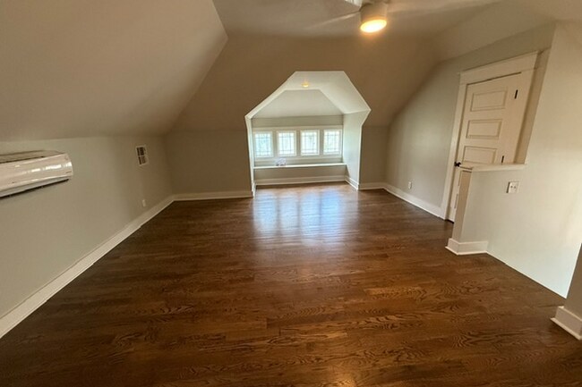 Suite del tercer piso - 122 N Evergreen St