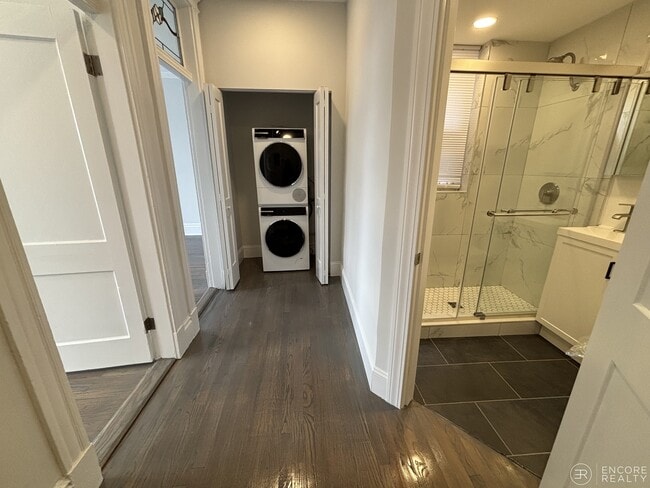 Building Photo - 100 Queensberry St