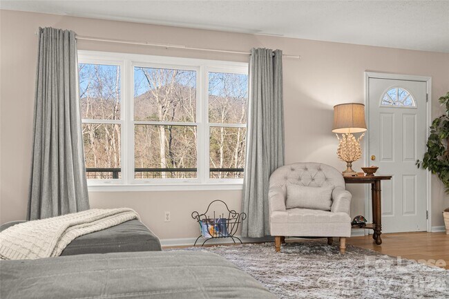 Foto del edificio - 73 The Old Run Rd