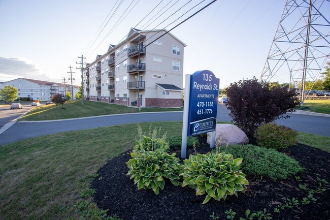 Building Photo - 135 Reynolds St