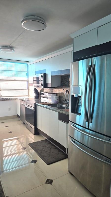 Building Photo - 18051 Biscayne Blvd