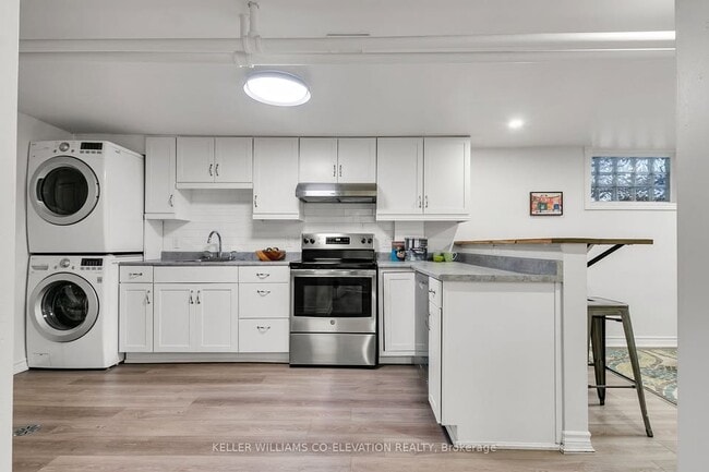 Building Photo - 140 Medland St