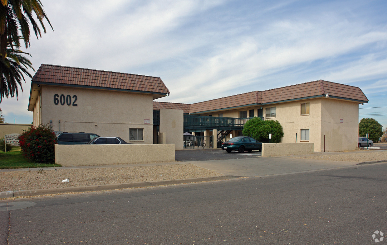 Primary Photo - Glen Court Apartments