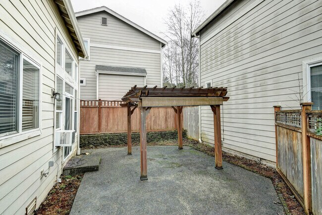 Building Photo - 15015 NE 8th Pl