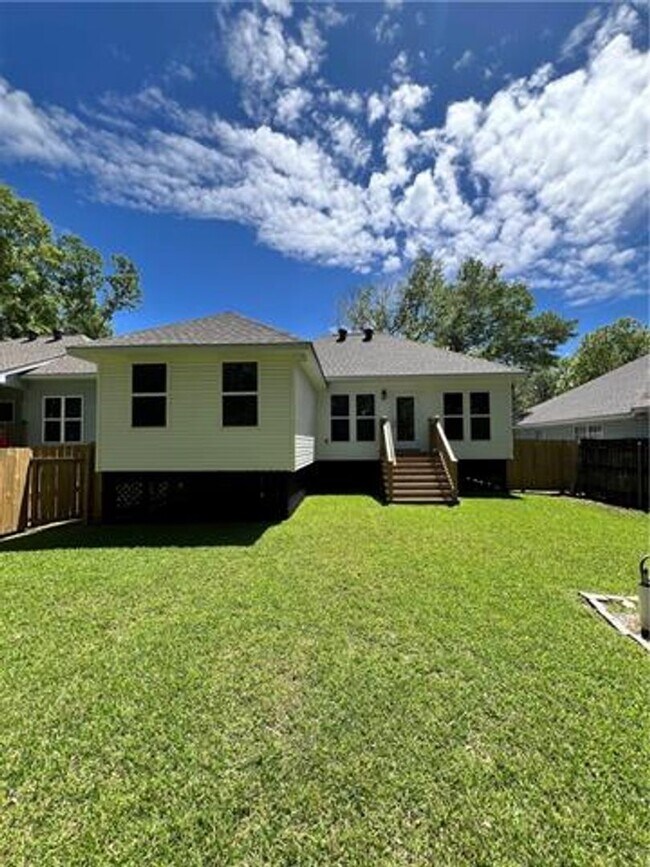 Foto del edificio - Beautiful One year old 3 BR 2 bath home