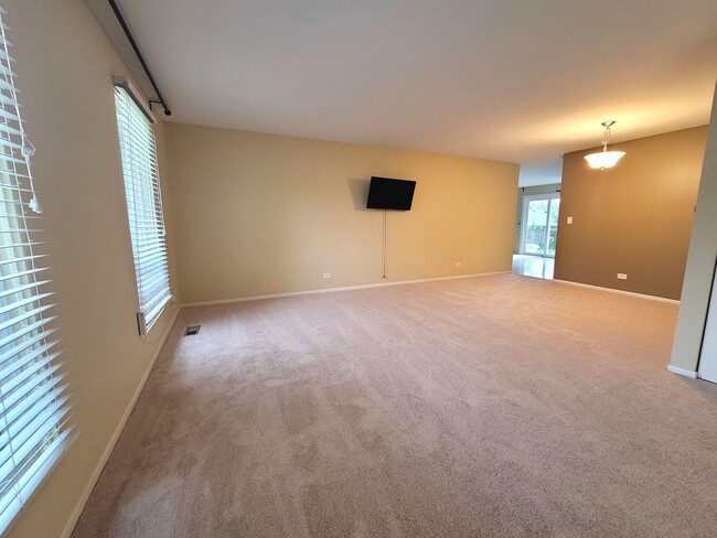Building Photo - 30 Joslyn Dr