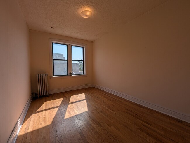 Foto del edificio - 1542 N Kedzie Ave