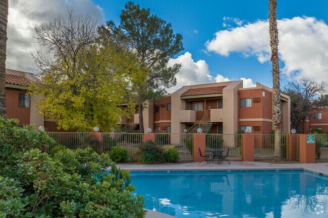 Piscina - The Missions at Sentinel Peak
