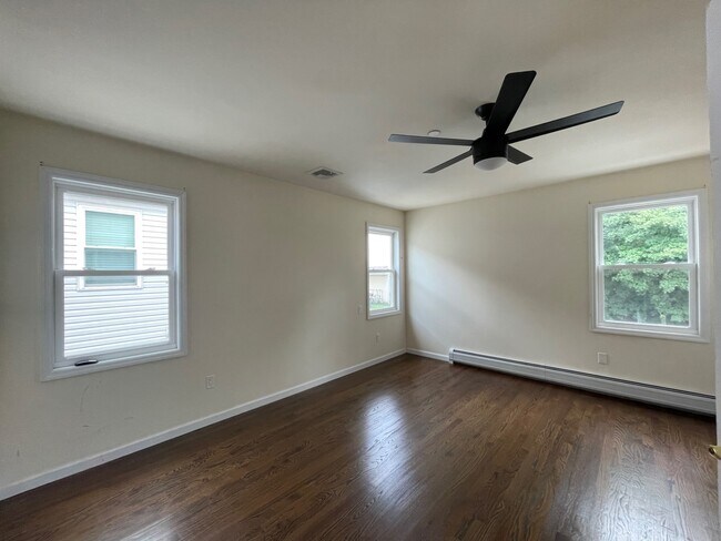 Foto del edificio - 163 Burke Ave