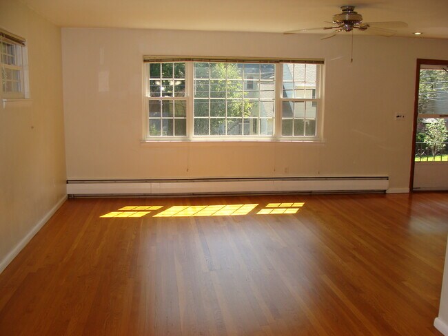 Foto del edificio - 407 Lowell Ave