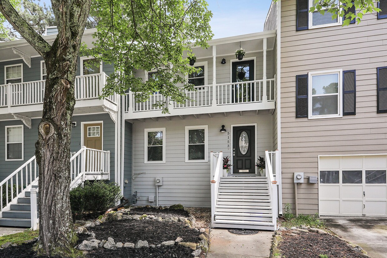 RENOVATED SMYRNA 3B/2.5BA TOWNHOME!! Townhouse for Rent in Smyrna, GA