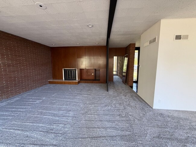 Building Photo - Neshannock Home