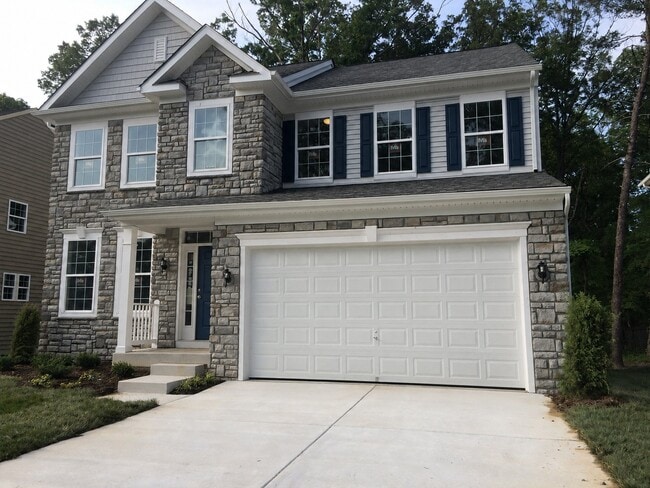 Building Photo - 904 St Martins Loop