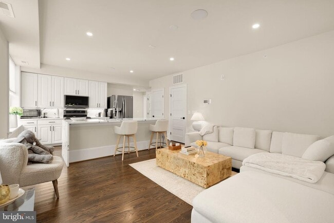 Building Photo - 1305 30th St NW