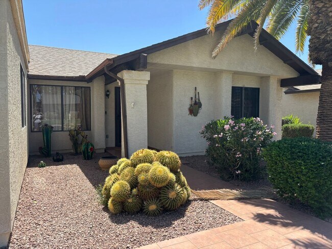 Foto del edificio - Lovely 3 bedroom 2 bath home in the grass in Leisure World a 45+ Active Adult Resort Community. M...