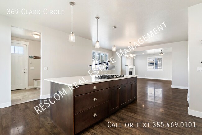 Foto del edificio - 369 Clark Cir
