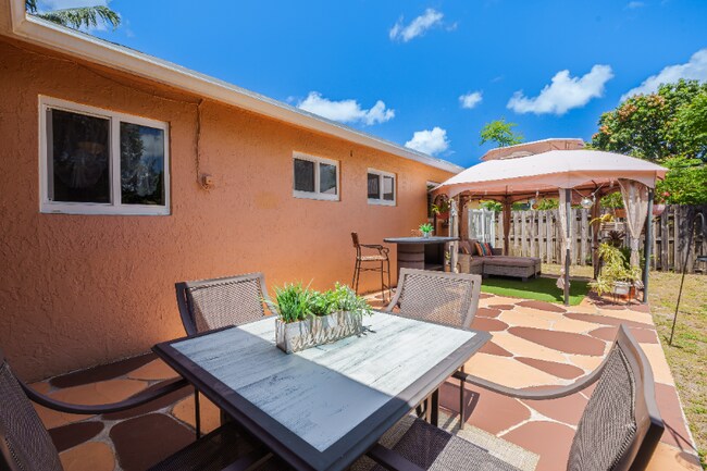 Foto del edificio - 6280 NW 14th Pl